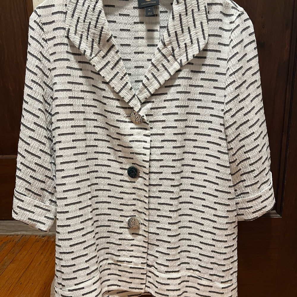 JM Collection Black and White Textured Top